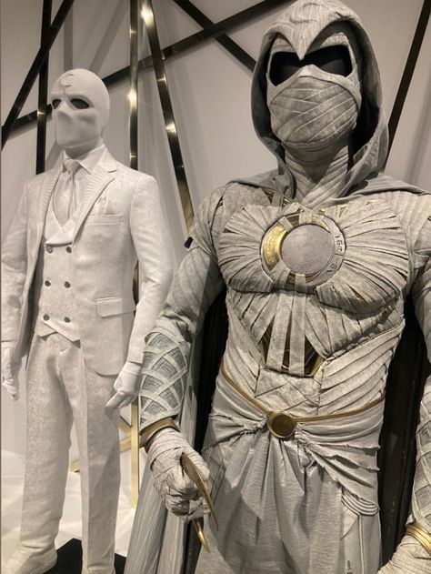 Moon Knight Halloween Costume, Moon Knight Cosplay Diy, Heroes And Villains Costumes, Moon Knight Cosplay, Knight Halloween Costume, Comicon Cosplay, Moon Knight Costume, Avengers Costumes, Marvel Moon Knight