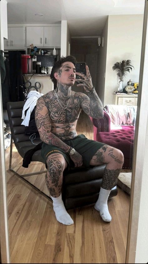 Guys Covered In Tattoos, Fully Tattooed Man, Fine Men With Tattoos, Tattoed Guys Aesthetic, Mens Full Chest Tattoo, White Men With Tattoos, Guy With Tattoos, Mens Halloween Makeup, Colombian Men