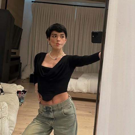 Diana Haircut, Short Hair Outfits, Dixie D Amelio, Really Short Hair, Dixie Damelio, Bella Hadid Outfits, Girls Hairstyles Braids, Hair Girls, Casual Preppy Outfits