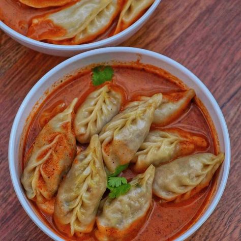 Momo Photography, Momos Chicken, Momo Food, Veg Momos, Indian Food Photography, Hits Different, Indian Food, Soul Food, Dumplings