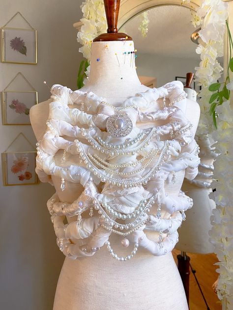 Wearable Ribcage- A Crafting Pattern - Vicious Frockery 🗡️'s Ko-fi Shop - Ko-fi ❤️ Where creators get support from fans through donations, memberships, shop sales and more! The original 'Buy Me a Coffee' Page. Diy Ribcage, Ribcage Corset, Diy Corset, Textiles Projects, Flower Party, Creation Couture, Pick And Mix, Next Fashion, Fantasy Dress