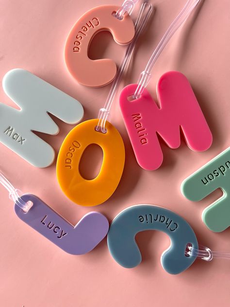 Name Keyrings, Drukarka 3d, Letter Bag, Bag Tag, Simple Bags, Bag Tags, Cricut Projects, Teacher Gifts, Diy And Crafts