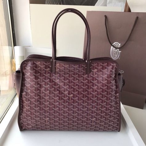 GOYARD SAC HARDY PET CARRIER PM BOUDEAUX For sale at http://www.bellavitamoda.com #hermes #hermeslover #hermesaddict #hermeskelly #baglover #bagaddict #hermesbuyer #hermesuk #Goyard #GoyardSaigonBag #worldcup2018 #summersale #onlineshopping Goyard Tote Bag, Goyard Tote, Top Designer Bags, Goyard Bag, Buy Bags, Direct Selling, Online Fashion Boutique, Pet Carriers, Handbag Accessories