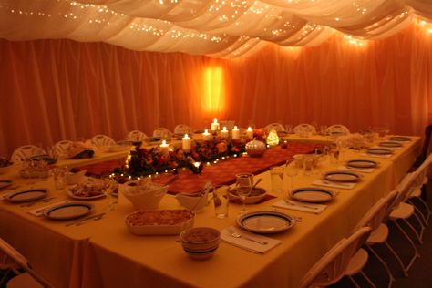 Converting the garage into a dining room for Thanksgiving Dinner Thanksgiving Photo Ideas, Garage Party Decorations, Dinner Hosting Ideas, Friendsgiving Decorations, Garage Party, Thanksgiving Potluck, Friendsgiving Dinner, Thanksgiving Dinner Table, Valentine Dinner