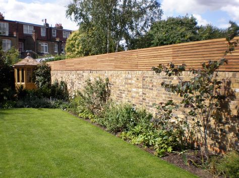 Wall top slatted panels Brick Wall Gardens, Slatted Fence, Slatted Fence Panels, Garden Fence Panels, Brick Fence, Brick Garden, Garden Privacy, Backyard Privacy, Walled Garden