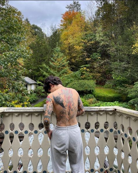 Human Posing, Vasiliki Halastaras, Winter Tattoos, Walsh Family, Winter Tattoo, Gender Euphoria, Masc Women, Androgynous Style, Gym Inspo