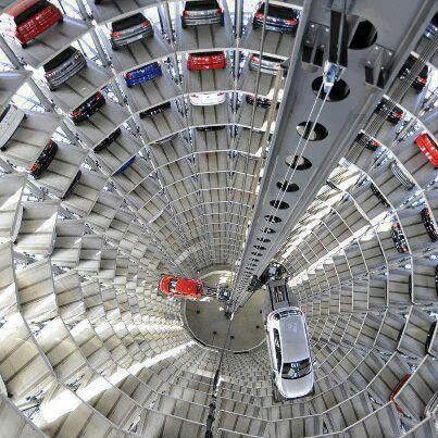 World's largest parking deck > VW Wolfsburg Germany Wolfsburg Germany, Parking Plan, Teknologi Futuristik, Architecture Cool, Elevator Design, रोचक तथ्य, Amazing Buildings, Unique Architecture, Parking Garage