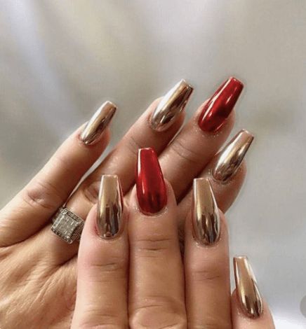 12 Holiday Nail Designs That Are Festive AF - Society19 Red Chrome Nails, Gold Chrome Nails, Red And Gold Nails, Red Chrome, Chrome Nails Designs, Gold Glitter Nails, Holiday Nail Designs, Christmas Gel Nails, Best Nail Polish