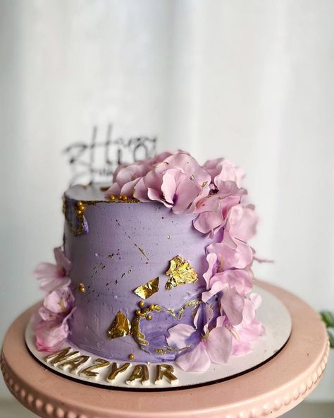 Lavender And Gold Cake, Purple Graduation Cake, Purple Gold Cake, 60th Birthday Cake For Mom, Purple And Gold Cake, Purple Floral Cake, Dedication Cake, Cake For Mom, Golden Bday