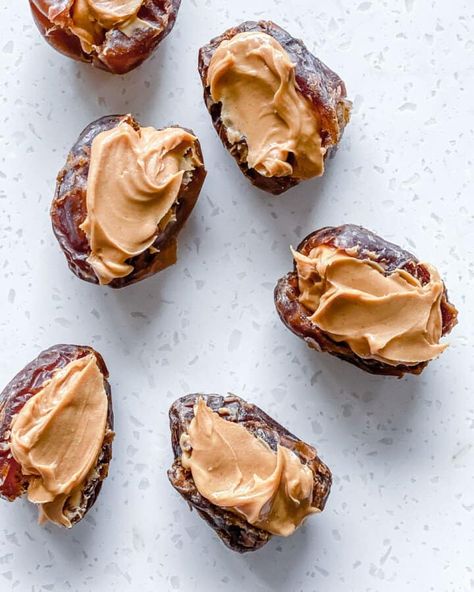 Dates Food Ideas, Dates Snack Ideas, Peanut Butter And Dates, Dates And Peanut Butter Healthy Snacks, Date And Peanut Butter, Peanut Butter Chocolate Dates, Dates With Peanut Butter And Chocolate, Date Peanut Butter Chocolate, Stuffed Dates Peanut Butter