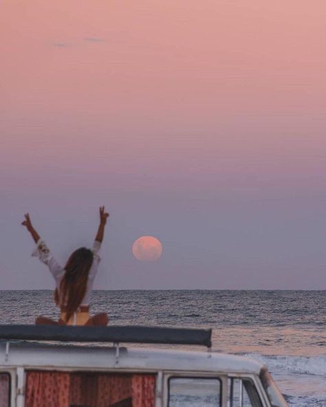 Full Moon Ocean, Dreams Aesthetic, Van Life Aesthetic, Moon Ocean, Virtual Travel, Travel Van, Surf Life, Ocean Sunset, Holiday Pictures