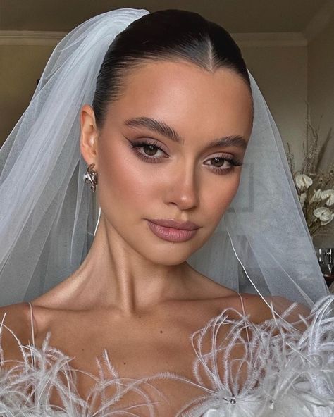 Bridal Makeup Matte, Flirty Makeup, Wedding Brazil, Glam Bride Makeup, Sleek Short Hair, Bridesmaid Hair Makeup, Formal Makeup, Bridal Makeup Natural, Bridal Makeup Wedding