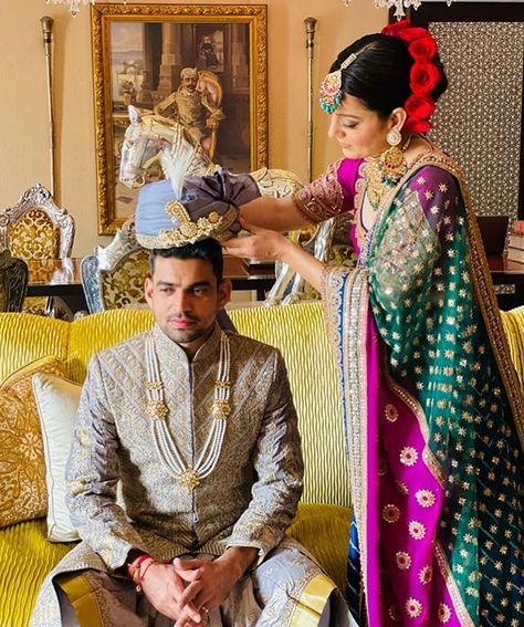 All Exclusive Pictures From Kangana Ranaut’s Brother Aksht’s Wedding Anuradha Vakil, Leela Palace Udaipur, Henna Cake Designs, Royal Suit, Brother Wedding, Groom Photoshoot, Sister Poses, Kangana Ranaut, Sister Photos