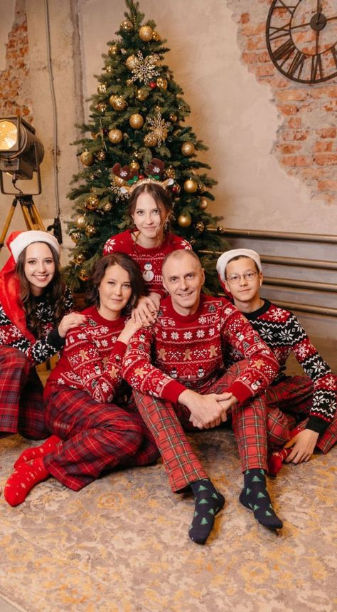 Christmas Family Sweaters, Christmas Sweater Photoshoot Family, Family Christmas Pictures Pjs, Christmas Sweater Family Pictures, Christmas Pajama Photo Shoot Family, Indoor Christmas Photoshoot Families, Family New Year Photo Shoot, Family Christmas Pictures Pajamas, Family Pajamas Christmas Photo Ideas