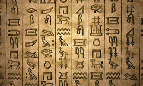 Puede que una noche tus sueños te sorprendan intentando entender un jeroglífico. Descubre en nuestro diccionario de sueños qué significa soñar con jeroglíficos. Hieroglyphics Tattoo, Ancient Egyptian Hieroglyphics, Ancient Writing, Egypt Tattoo, Elements Tattoo, Neck Tattoo For Guys, Egyptian Tattoo, Egypt History, Egyptian Hieroglyphics