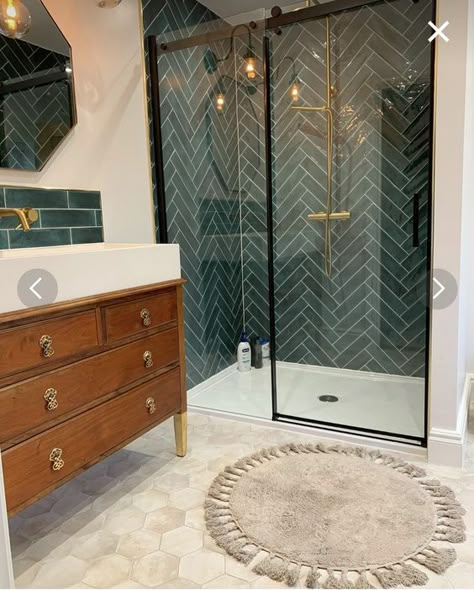 Green Tile Bathroom, Loft Bathroom, Bathroom Redesign, Ensuite Bathroom, Tile Shower Ideas, Upstairs Bathrooms, Bathroom Inspiration Decor, Bad Design, Green Tile