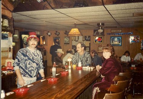 Great American Bar Scene, Country Bar Aesthetic, Small Town Bar, Honky Tonk Bar, 60s Bar, 1950s Bar, Bar With Friends, Comedy Bar, Austin Nightlife