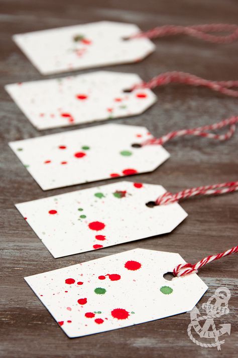 DIY Watercolour Gift Tags & Wrapping Paper Watercolour Gift Tags Christmas, Handmade Tags Ideas, Unique Gift Wrapping Ideas Birthdays, Christmas Gift Tag Ideas, Unique Gift Wrapping Christmas, Gift Tag Ideas, Christmas Tags Handmade, Homemade Gift Tags, Xmas Gift Tags