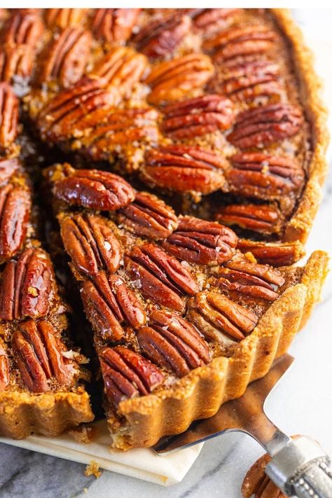 Rich, buttery and insanely delicious - this Gluten Free Pecan Pie has just the right amount of gooeyness and crunchiness in every bite! Make this recipe as is to keep it both grain and refined sugar free, or use your favourite gluten free pie crust for a more traditional approach. #GlutenFreeThanksgiving #PecanPie #HealthyPecanPie #PaleoThanksgiving #HealthyThanksgiving Gluten Free Pecan Pie Recipe, Gf Pastry, Vegan Pecan Pie Bars, Paleo Pecan Pie, Healthy Pecan Pie, Gluten Free Pecan Pie, Paleo Pie, Almond Flour Pie Crust, Gluten Free Pecan