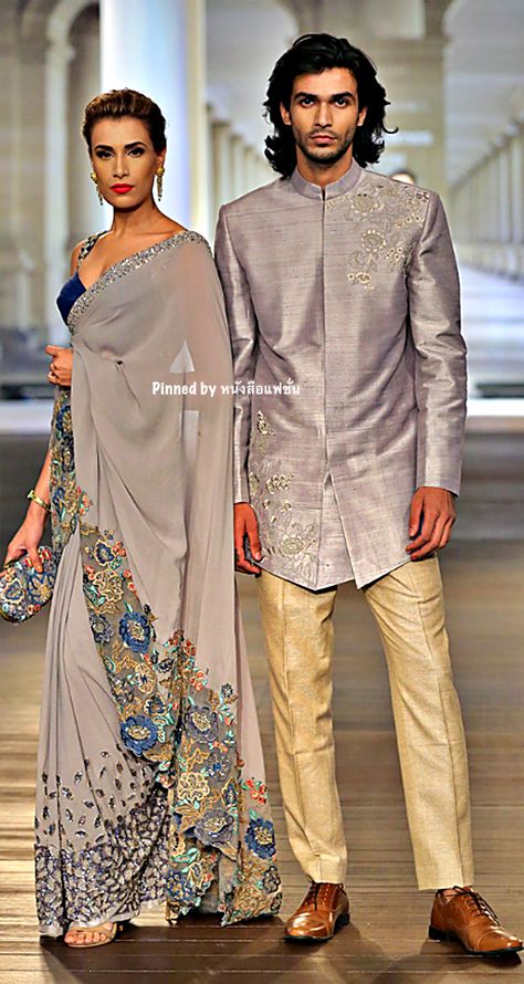 Shyamal And Bhumika Saree, Shyamal And Bhumika Lehenga, Day Wedding Outfit, Indian Runway, Muslin Saree, Couple Clothing, Shyamal And Bhumika, Long Blouse Designs, Designer Sarees Wedding