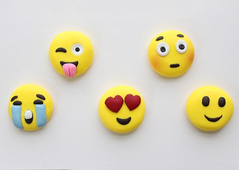 Polymer Clay Emoji Faces Tutorial | Woo! Jr. Kids Activities Emoji Clay Art, Clay Activity For Kids, Clay Crafts Ideas Easy, Molding Clay Ideas For Kids, Easy Clay Ideas For Kids, Simple Clay Ideas For Kids, Polymer Clay Crafts Easy, Easy Clay Ideas Simple, Clay Easy Ideas