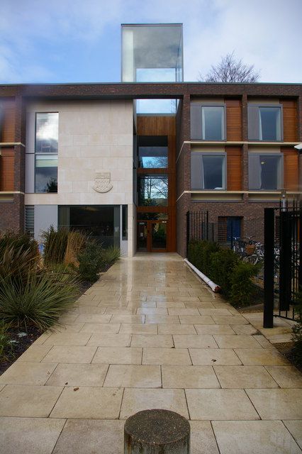 Fitzwilliam College porters' lodge Fitzwilliam College Cambridge, Cambridge School, University Of Cambridge, Main Entrance, Cambridge, Entrance, Porter, University, Road