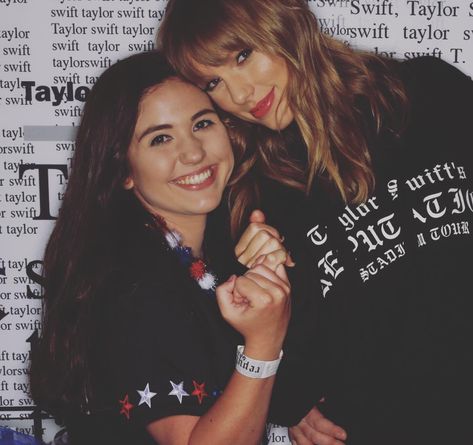 Rep Room Rep Room Taylor Swift, Taylor Swift Rep Room, Taylor Swift Meet And Greet, Rep Room, Meet And Greet Poses, Chicago Night, Taylor R, Swift Aesthetic, American Queen