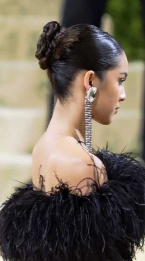 Sleek Formal Hairstyles, Olivia Rodrigo Met Gala, Sleek Prom Hair, Hair Mistakes, Guest Hair, Mother Of The Bride Hair, Sleek Updo, Wedding Guest Hairstyles, Slick Hairstyles