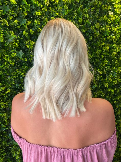 Platinum Mid Length Hair, Ivey Blonde Highlights, Shoulder Length Platinum Hair, Winter Blonde Hair Short, Medium Length Platinum Blonde Hair, Mid Length Blonde Hair, Short Platinum Blonde Hair, Winter Blonde Hair, Long Platinum Blonde