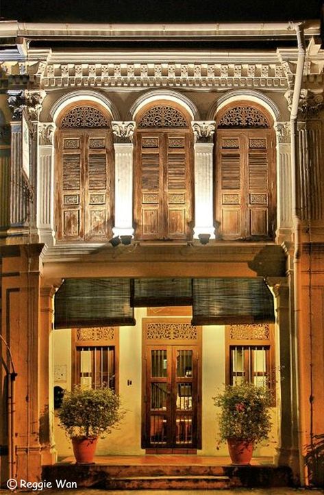 Peranakan House (Kandahar Road, Singapore) by Reggie Wan 🇸🇬 Peranakan House, Indochine Style, Chinese House, Types Of Architecture, British Colonial Style, Facade Lighting, Colonial Design, Covet House, Heritage House