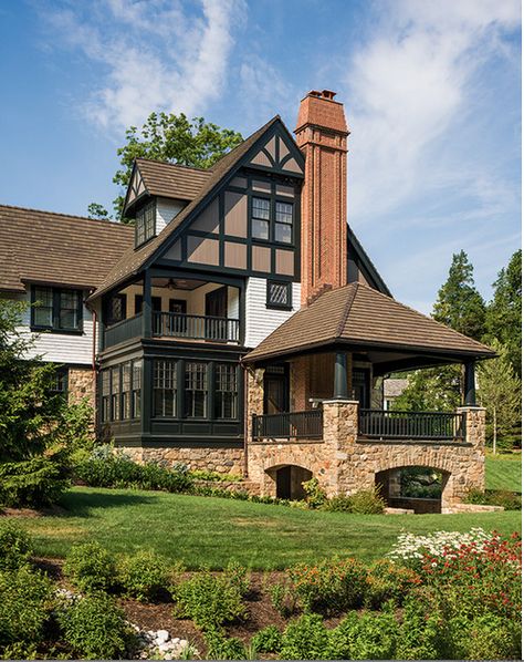 covered balcony second floor! Romantic House, Tudor House Plans, Porch Design Ideas, Tudor Style Homes, English Tudor, Medieval Houses, Traditional Exterior, Tudor House, Tudor Style