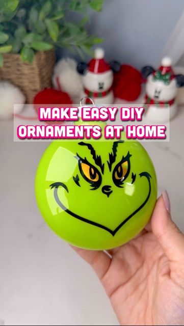 Clear Plastic Ornaments, Clear Christmas Ornaments, Glitter Ornaments Diy, Grinch Ornaments, Diy Christmas Ornaments Easy, Diy Christmas Ornament, Clear Ornaments, Dishcloth Knitting Patterns, Easy Christmas Decorations