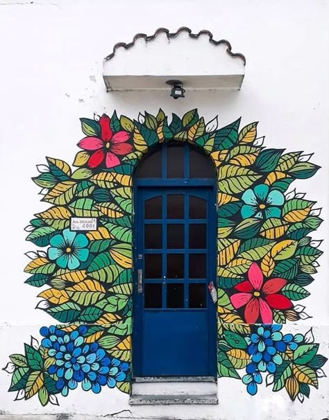 Mural Door Painted, Exterior Mural Wall, Mural Around Door, Mural House Exterior, Front Door Mural, Backyard Wall Painting Ideas, House Murals Exterior, Exterior Wall Mural, Outdoor Wall Paint