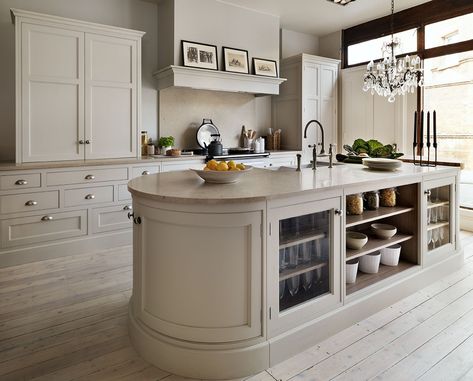 Top Taupe Paints for Your Kitchen Cabinets Taupe Kitchen Cabinets, Italian Palazzo, Greige Kitchen, Cream Kitchen Cabinets, British Kitchen, Taupe Kitchen, Investment House, Model Dapur, Kitchen Colours