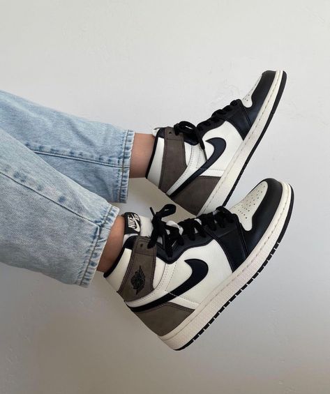 Popular Nike Shoes, Jordan 1 Mocha, Nike Fashion Sneakers, White Nike Shoes, Dr Shoes, Nike Shoes Girls, Preppy Shoes, Jordan Shoes Retro, All Nike Shoes