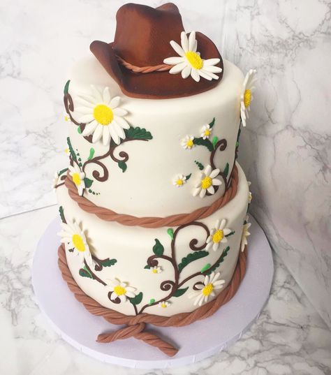 Sweet 16 Horse Theme Cake, Western Themed Cake For Women, Cowgirl Cake Ideas Women, Cowgirl Theme Birthday Cake, Country Sweet 16 Cakes, Country Theme Birthday Cake, Western Cake Ideas For Women, Country Themed Cake, Cowgirl Sheet Cake