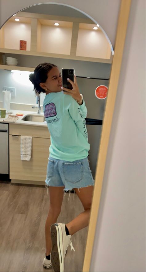 Vine Yard Outfits, Preppy Vineyard Vines Outfits, Vineyard Vines Outfits Women, Vinyard Vine Outfit, Vineyard Vines Aesthetic, Florida Aesthetic Outfits, Beachy Outfits For School, Vineyard Vines Outfits, Vineyard Outfit