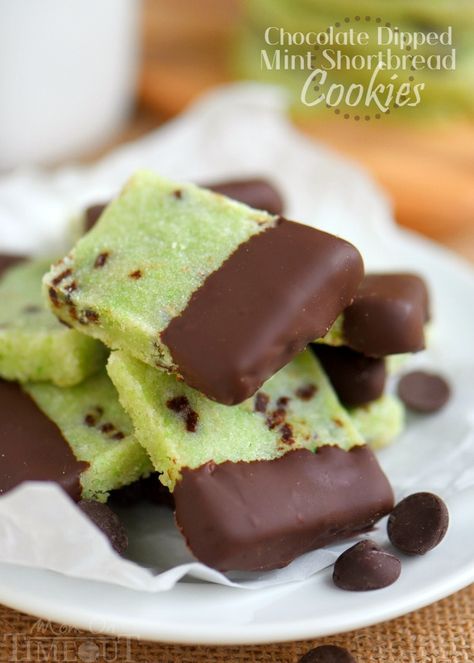 Chocolate Dipped Mint Shortbread Cookies Festive Holiday Desserts, Mom On Timeout, Green Desserts, Dipped Cookies, Mint Recipes, Mint Cookies, Buttery Cookies, Mint Chocolate Chips, Easy Chocolate