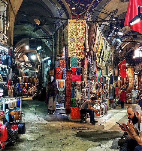 Grand Bazaar, Istanbul Istanbul Market, Happy Summer Holidays, Bazaar Istanbul, Grand Bazaar Istanbul, Traditional Market, Grand Bazaar, Mountain Town, World Pictures, Animation Background