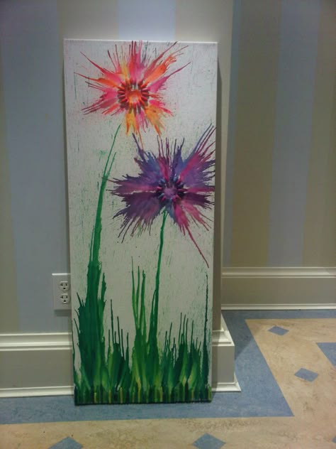 Flower Crayon Art Melted Crayon Art On Canvas, Painting With Crayons, Crayon Melting Art, Crayon Flower, Crayon Art Diy, Art Crayon, Blow Paint, Crayola Art, Melted Crayons