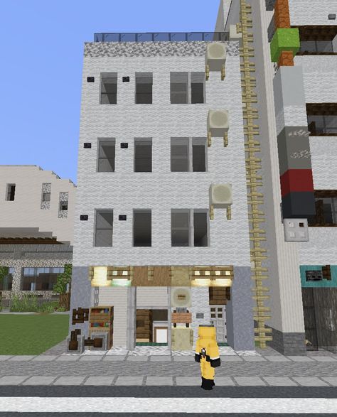 Minecraft Mountain House, Japanese Convenience Store, Minecraft Skyscraper, Minecraft Mountain, Minecraft Japanese, Mc Ideas, Minecraft City Buildings, Minecraft Aesthetic, Minecraft Cottage