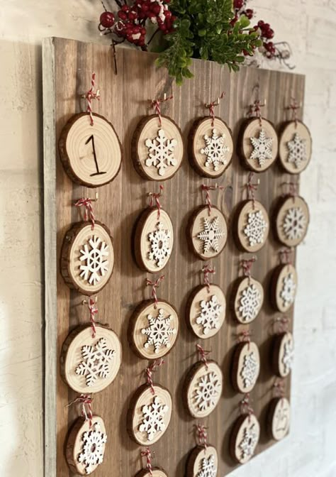 Rustic Christmas Countdown, Homemade Advent Calendars Wooden, Christmas Countdown Decor, Homemade Christmas Countdown, Cricut Advent Calendar Ideas, Diy Wood Christmas Decor, Cricut Advent Calendar, Christmas Calendar Diy, Christmas Wood Crafts Diy