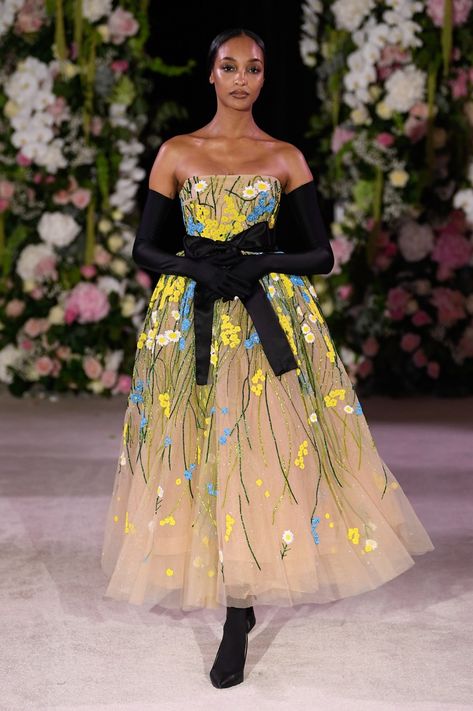 The Garden Of Time Fashion, Met Gala 2024 Garden Of Time, The Garden Of Time Dress, Garden Of Time Fashion, Garden Of Time Dress, Odd Fashion, 2024 Runway, Dressy Hats, Elegant Style Women