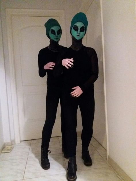 Space Party Costumes, Diy Alien Costume, Alien Diy, Alien Costumes, Alien Halloween Costume, Space Costume, Space Costumes, Alien Party, Alien Halloween