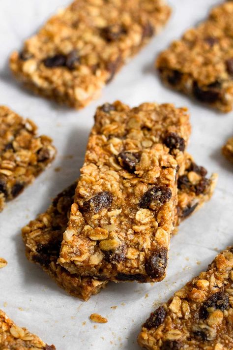 Raisin Bars, Oatmeal Raisin Bars, Oats Protein, Oatmeal Protein, Quick Oatmeal, No Bake Oatmeal Bars, Healthy Protein Bars, Fruit Crisp, Oatmeal Bars