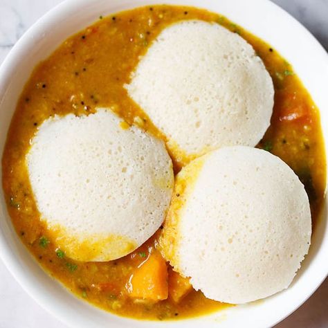 Idli Recipe | Idli Batter for Soft Idli Indian Vegetarian Dinner Recipes, Easy Veg Recipes, Idli Batter, Delicious Food Image, Navratri Recipes, Sambar Recipe, Idli Recipe, Traditional Breakfast, Food Carving