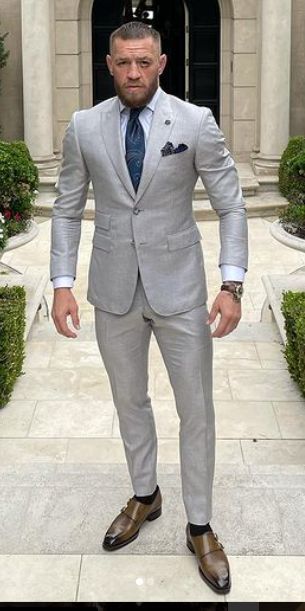 Conor Mcgregor Suit, Mcgregor Suits, Conor Mcgregor Style, Connor Mcgregor, Mens Fashion Suits Casual, Dapper Mens Fashion, Rapper Outfits, Formal Men Outfit, Stylish Men Casual