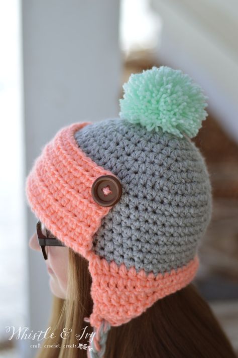 Women's Button Trapper Hat - Crochet this fun and cozy hat this winter with this free crochet pattern. Trapper Hat Crochet, Trapper Hat Pattern, Crochet Patterns Hats Women, Crochet Hat Ideas, Crochet Women, Crochet Hat For Women, Hat Patterns Free, Irish Crochet Dress, Crochet Headband Pattern