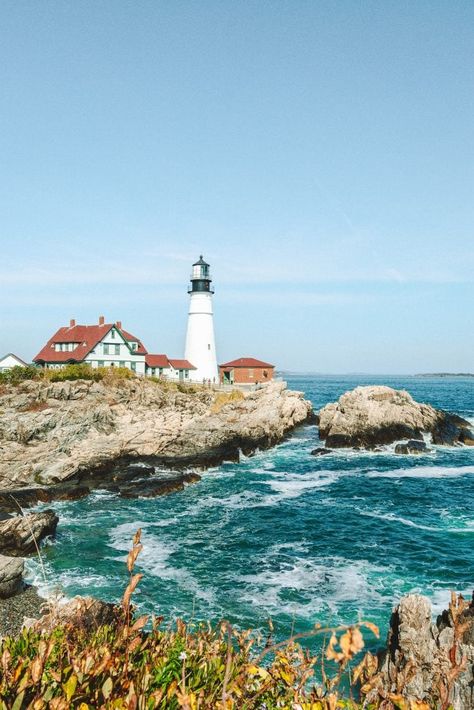 There's nothing like summer on the East Coast! Here is a USA East Coast itinerary for 2 weeks to experience great beaches and coastal towns. Sea Town, East Coast Summer, Summer Road Trip, Trip Itinerary, Road Trip Itinerary, Coastal Towns, Beach Town, Travel Itinerary, The East