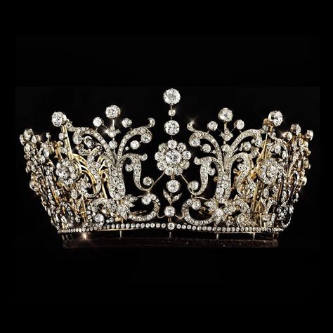 DEFUNCT FASHION on Instagram: “Garrard & Co. | Poltimore Tiara | 1870⠀⠀ ———⠀⠀ The tiara gets its name from the original owner, Florence Bampfylde, Lady Poltimore. It was…” Poltimore Tiara, Sweet Sixteen Dresses, Royal Crown Jewels, Beautiful Tiaras, Royal Tiaras, Diamond Tiara, Historical Jewellery, Royal Jewels, Fantasy Dress